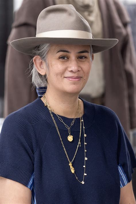 Suttirat Anne Larlarb .